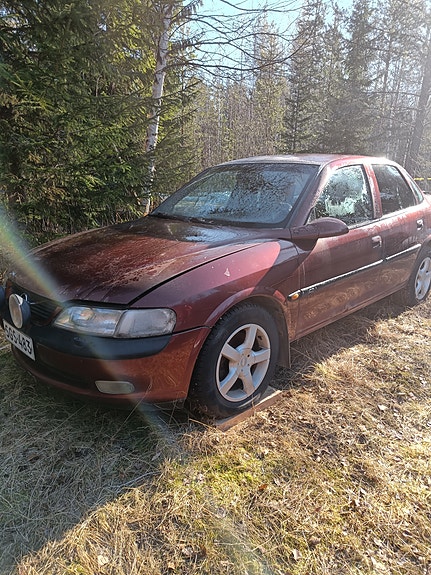 Opel Vectra B 2.0 i vm. 1996 bensamoottorilla , Varaosia vm- 1996- 2001