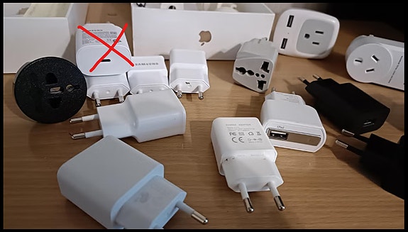 USB laturia, johtoja ja pistorasioita