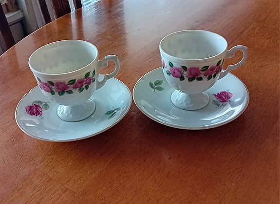 Kahvikuppi kupit alulautaset kannu kukkakuvio romanttinen retro shabby cottage