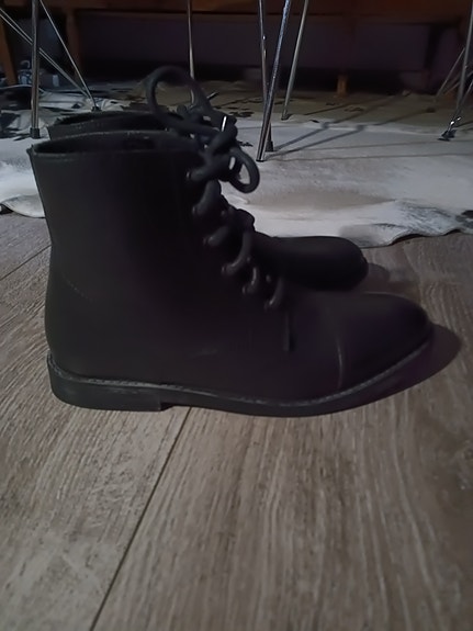 Maiharit 41 (40)/27cm paksua aitoa nahkaa mustat