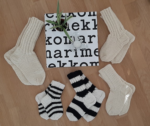 Villasukat. MUSTAA ja VALKOISTA. Uudet