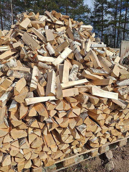 Polttopuita/polttopuuta