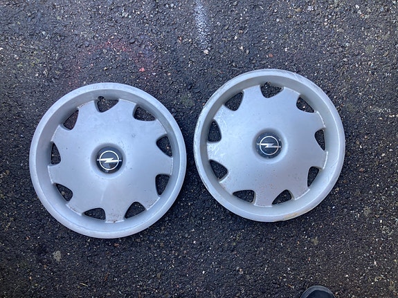 Opel Omega alkuperäiset pölykapselit 2kpl 15”