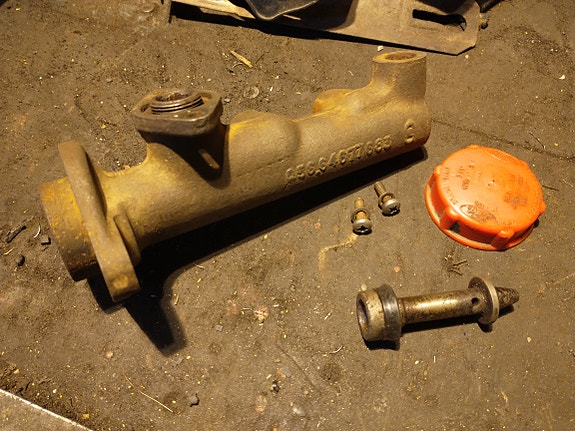 Ford Capri MK2 jarrupääsylinteri korjattavaksi