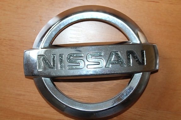 Nissan Primera P12 2.2dCI logo emblem 65890AU300 merkki teksti auto