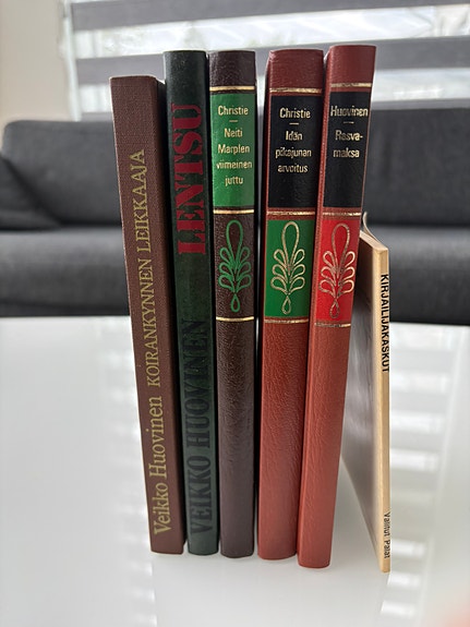 Kirjapaketti: Huovinen & Agatha Christie – 6 kirjaa