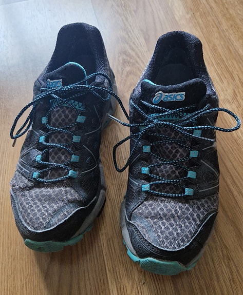 Asics (koko 38)