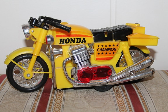 80-luku harvinainen isohko HONDA moottoripyörä 20cm lelu leikkikalu vintage vaha