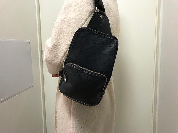 Louis Vuitton,Avenue Sling Leather Bag,unisex malli,hyvä