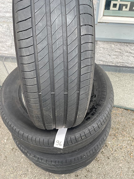215/65 R 17 KESÄRENKAAT SEKÄ 2 KPL