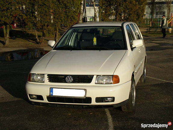 Vw polo keskikonsoli yläosa/radio 2000
