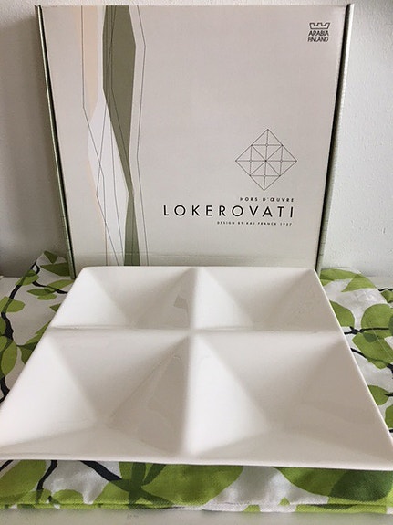 Uusi lokerovati valkoinen