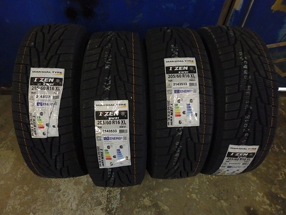 Uudet Marshal 205/60R16 kitkarenkaat rahteineen