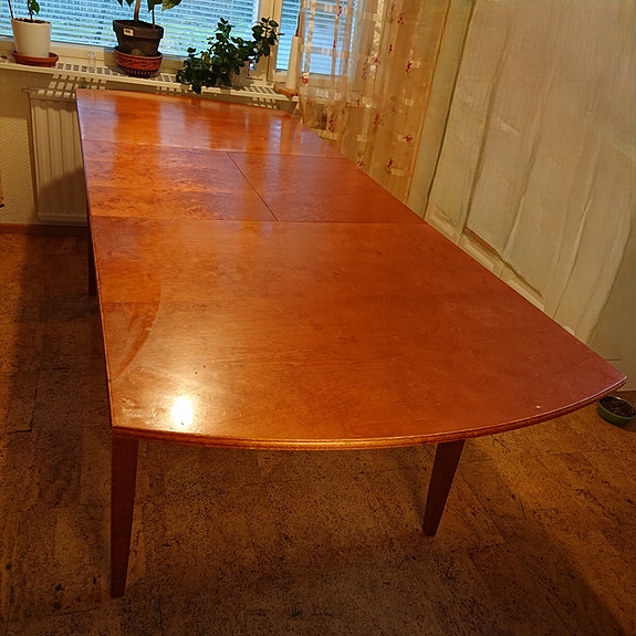 Isku Hovi jatkettava ruokapöytä, design Olli Mannermaa (1990-luku)