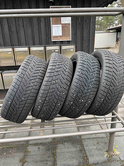 Goodyear UltraGrip Ice SUV talvirengas 215/55 R18