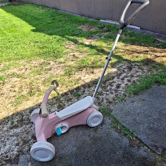 Myytävänä Työntö pyörä