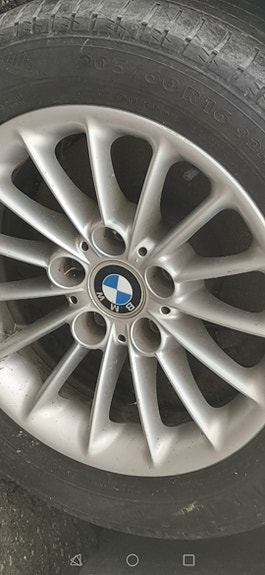 Kesärenkaat alkuperäisillä bmw aluvanteilla