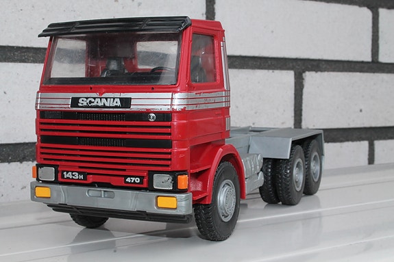 EMEK Scania 143H 470 Suomi rekka 90-luku 28cm vanha pienoismalli leikkiauto