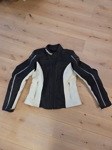 Dainese M(S)/44 naisten nahkatakki