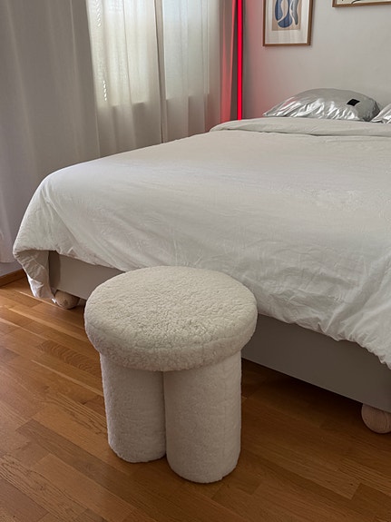 101 Copenhagen - Big Foot Stool - Lampaantalja/Sheepskin - Valkoinen