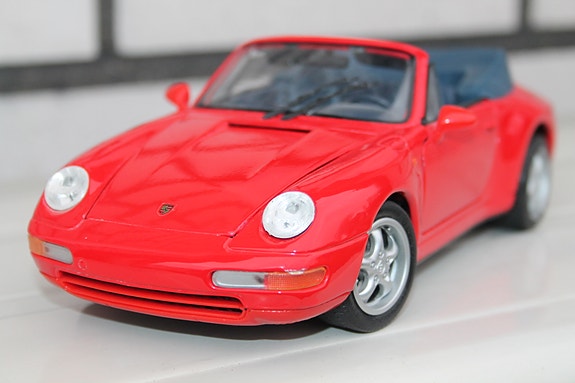 1/18 Porsche 911 Carrera Cabriolet 1994 24cm pienoismalli 1:18 avo auto punainen