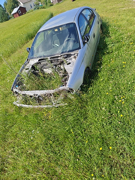 Toyota Avensis t 22  kori purku osat