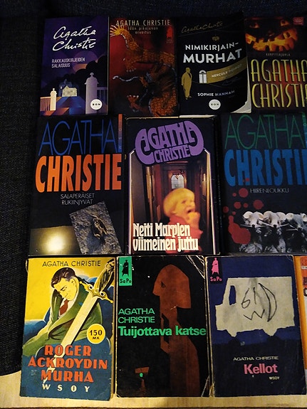 Agatha Christien suomenkielisiä kirjoja