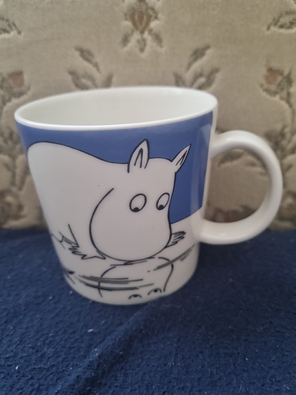 Muumimuki Muumipeikko jäällä