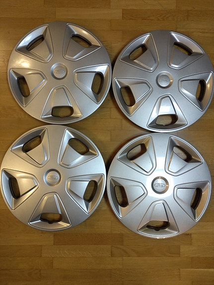 4 kpl Ford 16" pölykapseleita