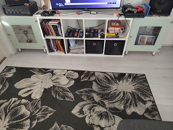 Tv-taso / kaapit / Kirjahylly