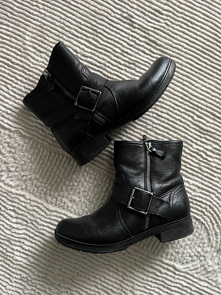 Clarks naisten mustat nahkanilkkurit / bootsit