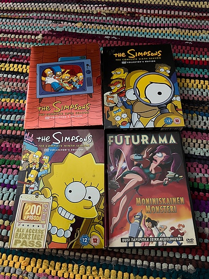 Simpsonit dvd boxit+futurama elokuva