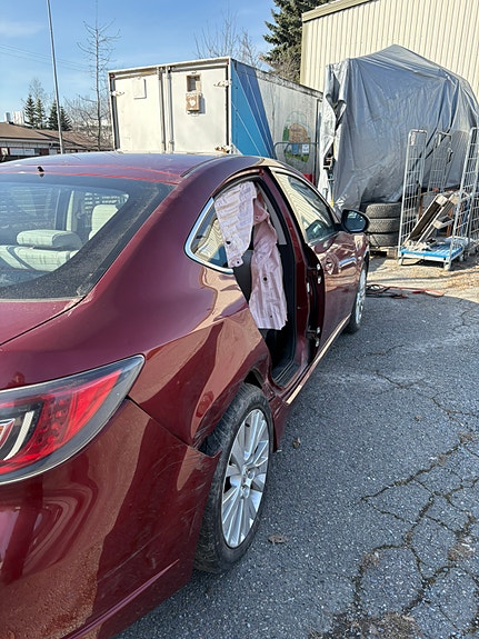 Todella vähän ajettu mazda 6 08vm purkuauto