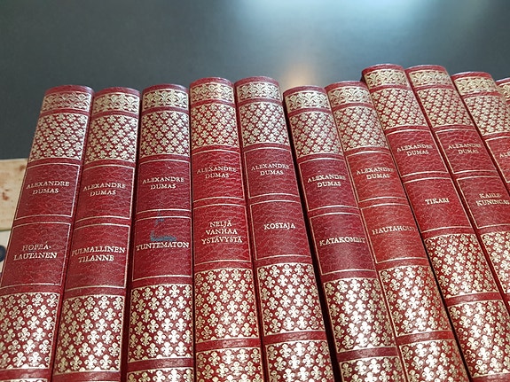 Alexandre Dumas x 17