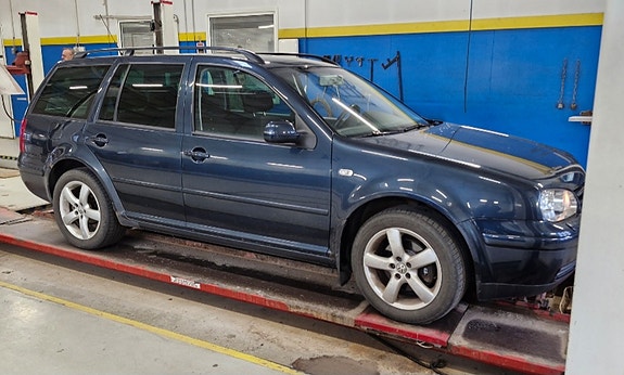 VW Golf IV variant takaluukku ja  oik puolen lokasuoja LC5F