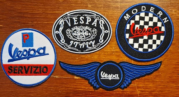 4 kpl erilaisia VESPA kangasmerkkejä