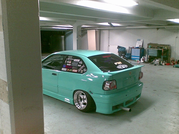 BMW E30/E36 compact levy taka-akseli