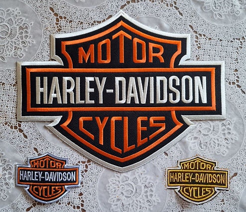Harley-Davidson logo selkämerkki + 2 pienempää logo merkkiä