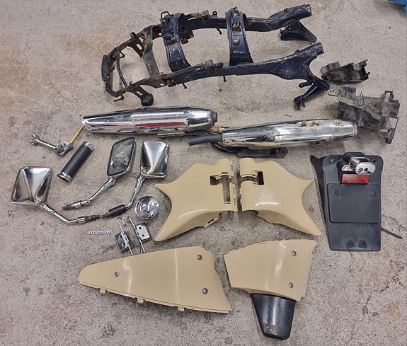 Honda Shadow VT600 PC21 osia