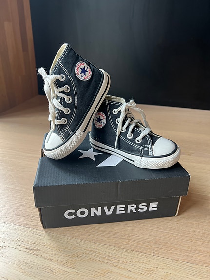 Converse mustat 21