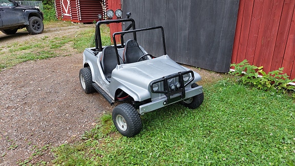Lokariauto jeep