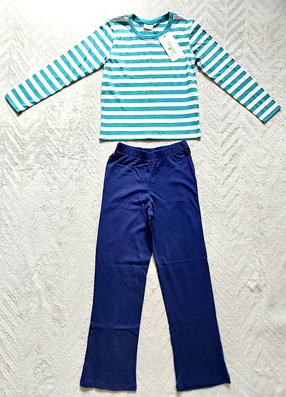 Poikien uusi pyjama, koko 130