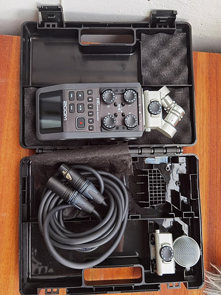 Zoom H6 äänitallennin ja Rode NTG4+ mikrofoni tarvikkeineen