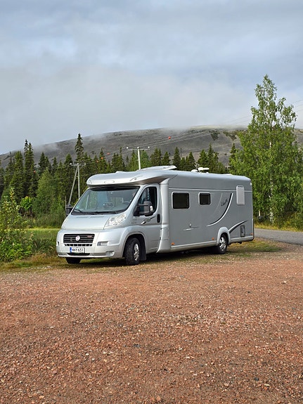 Vuokrataan asuntoauto