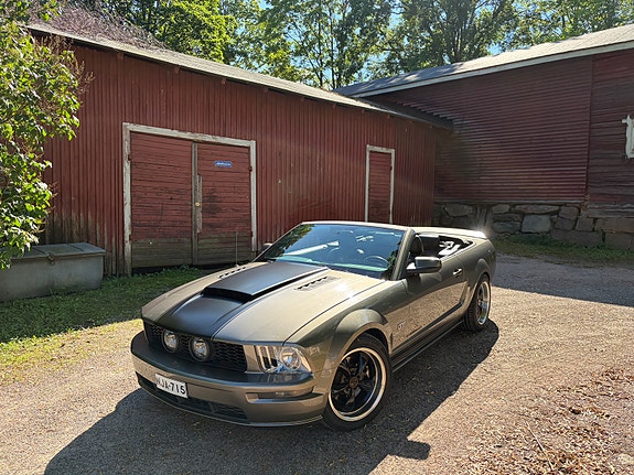 Vuokrataan avo V8 Mustang GT hääauto