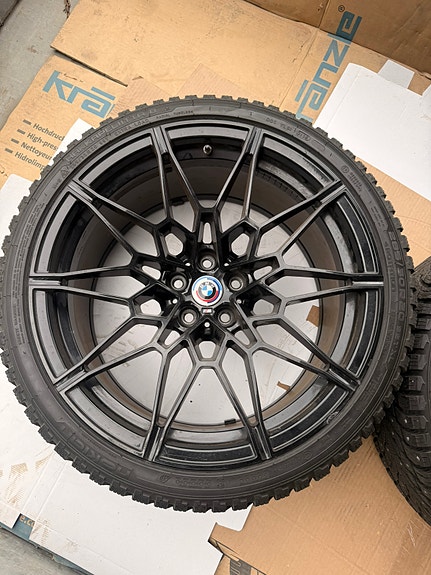 Myydään BMW M3/M4 Competition xdrive talvirengas sarja.