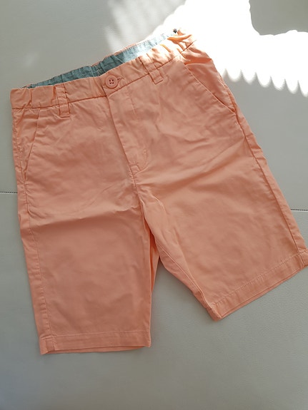 Uudenveroisessa kunnossa chino shortsit. 128cm