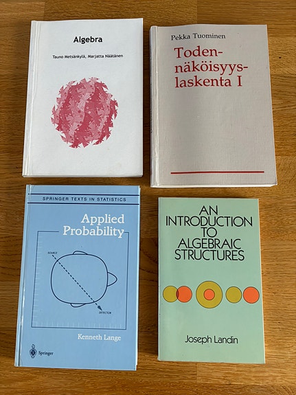 Matematiikkaan liittyviä kirjoja