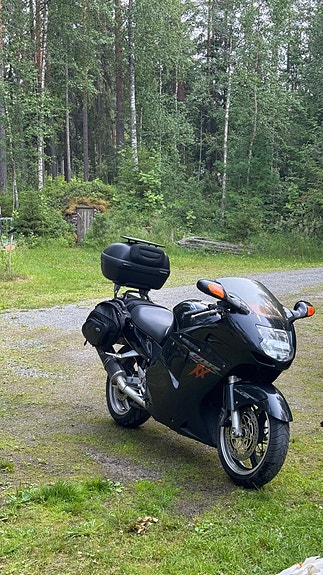 Vuokrataan moottoripyörä.