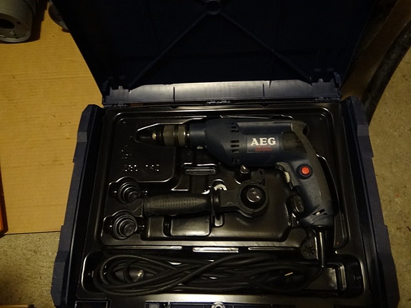 Väkivahva AEG SBE 630 R Super Torque -porakone.